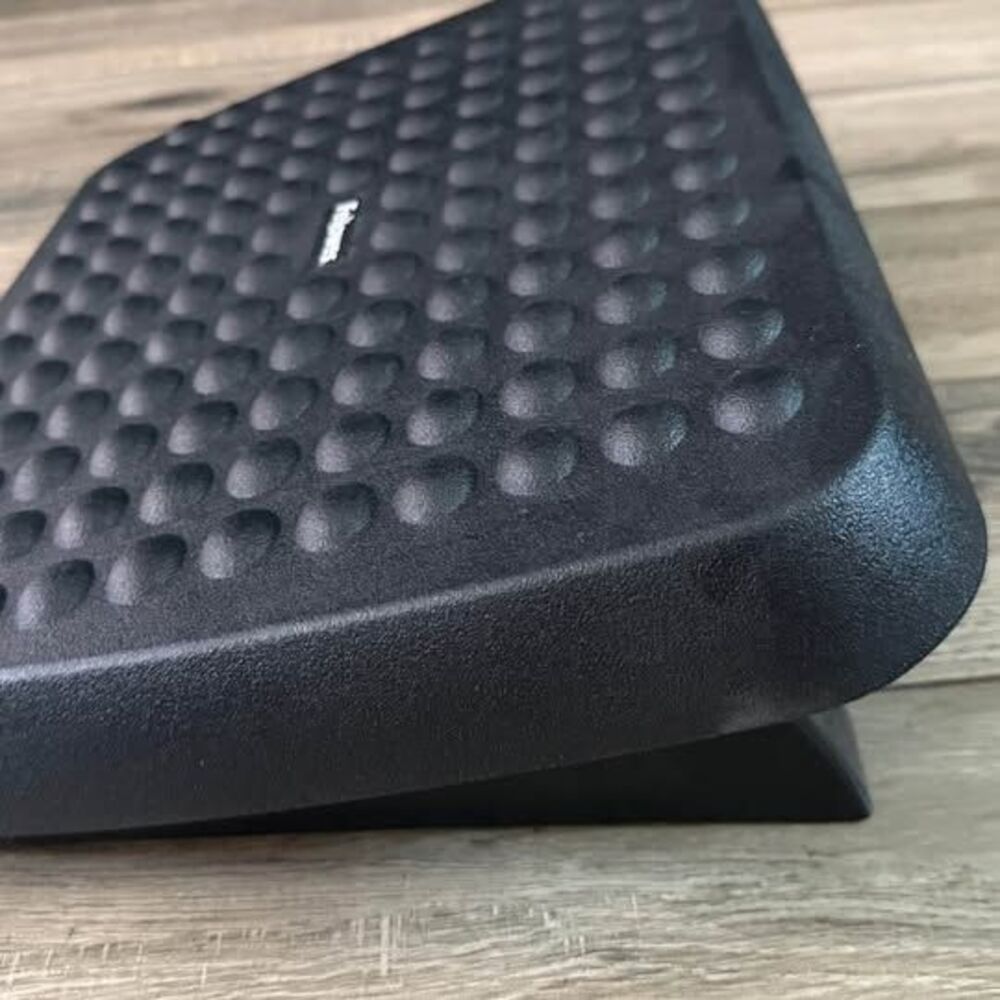 Fellowes Standard Footrest, Graphite - Picture 5 of 5